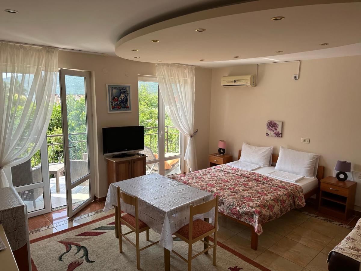Villa Alla Bed And Breakfast Herceg Novi Bagian luar foto