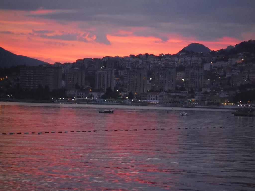 Villa Alla Bed And Breakfast Herceg Novi Bagian luar foto